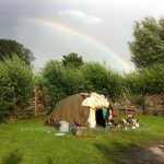 Zweethut met regenboog in de lucht van Simone van den Heuvel, geneeskundige therapeut